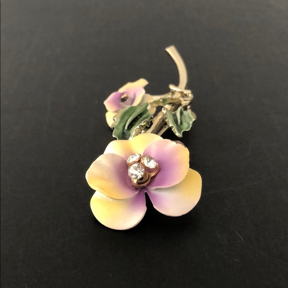 VINTAGE YELLOW & LILAC W/GREEN LEAF BROACH - Picture 4 of 9